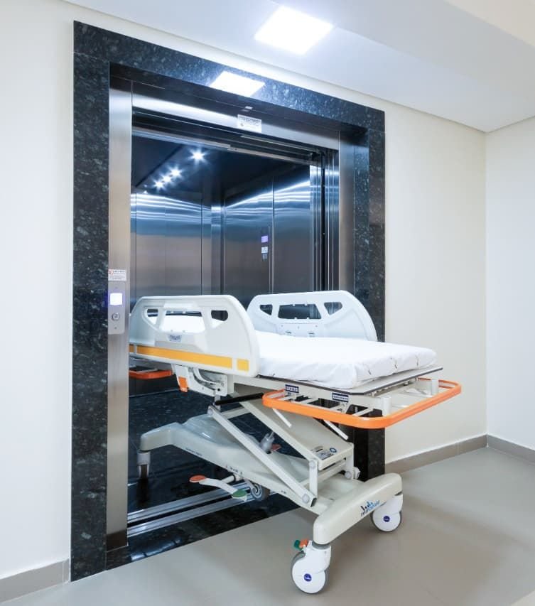 Ascensores montacamillas hospitalarios