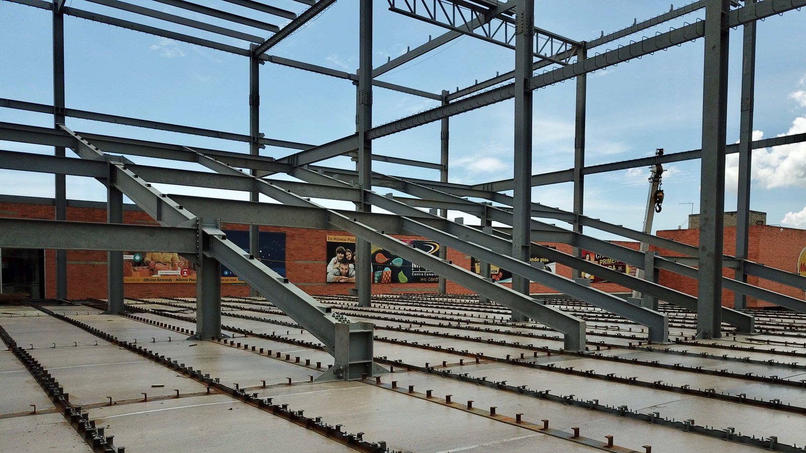 Estructura metálica para ascensor fabricada por EyC