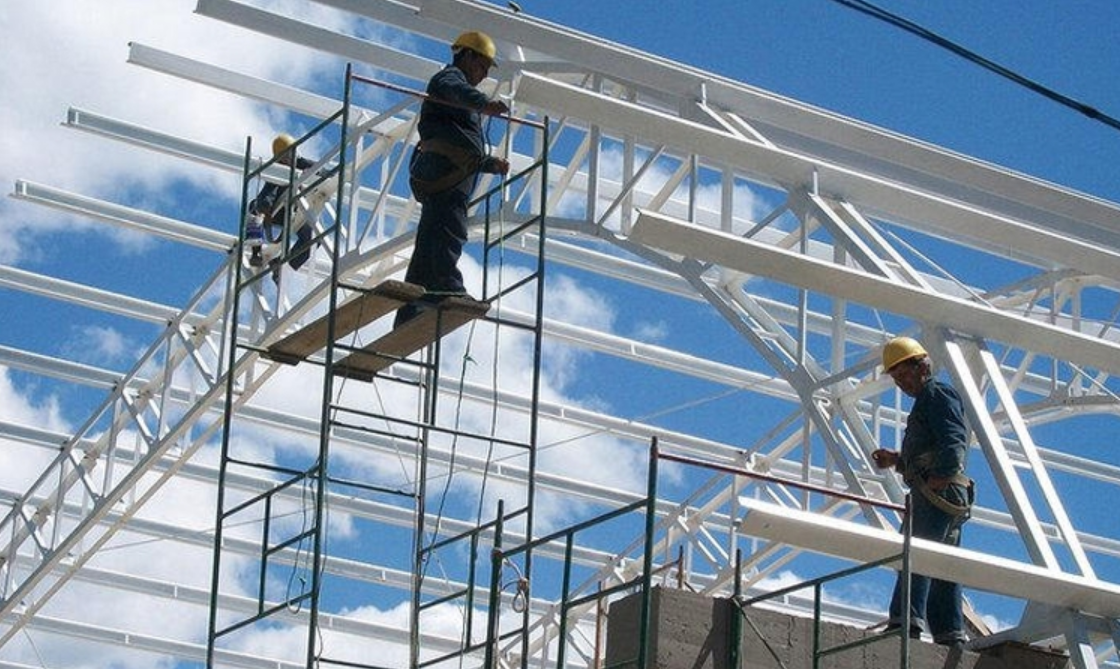Detalle de estructura metálica para pozo de ascensor